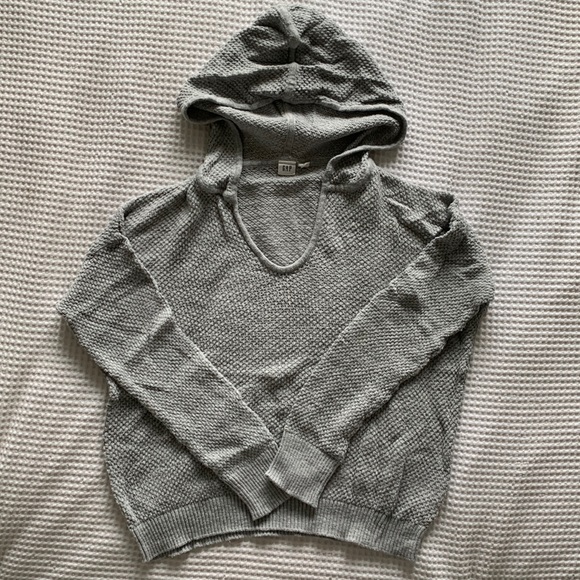 The perfect lightweight knitted hooded sweater for fall!! - Picture 1 of 4